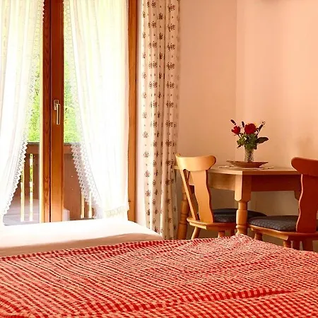 Haus Jagerer 게스트하우스 람사우